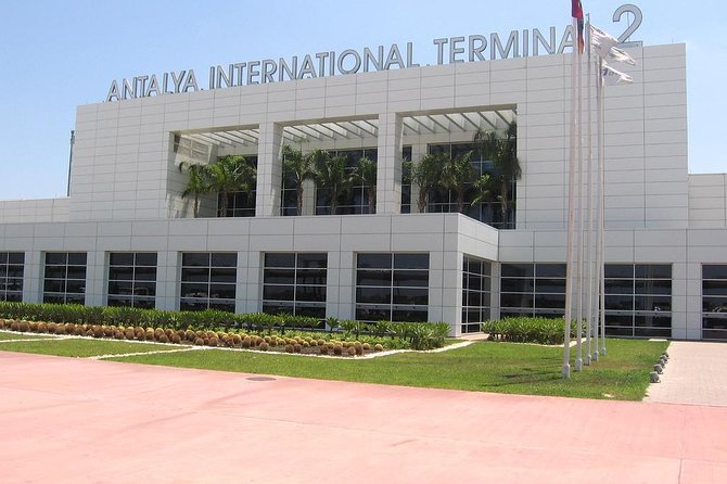 Antalya Airport to Alanya Resorts Private Transfer - Private, air-conditioned car for up to 7: why small-group matters