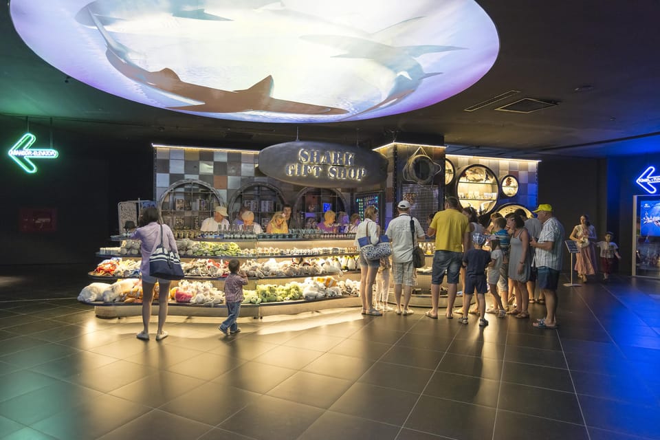 Antalya: Aquarium and Wax Museum Entry Ticket - Face 2 Face Wax Museum: Celebrity Photos Without the Travel Stress