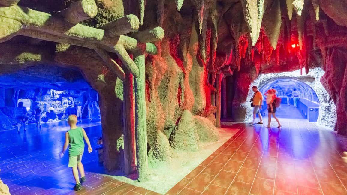 Antalya: Aquarium, Wax Museum, Snow World, Wild Park - The tunnel aquarium and the Atlantis story sequence