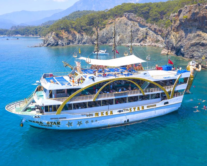 Antalya & Kemer: Megastar Catamaran Cruise With Foam Party - The Foam Party: Fun With Music (and Some Crowd Energy)