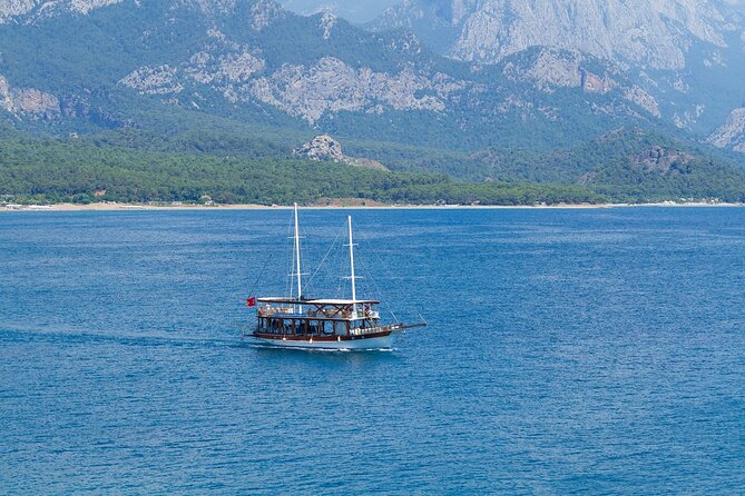 Dolphin Island Boat Trip – Swim, Sun & Lunch Included - What the Sailing Feels Like: River, Open Sea, and the Stop Rhythm