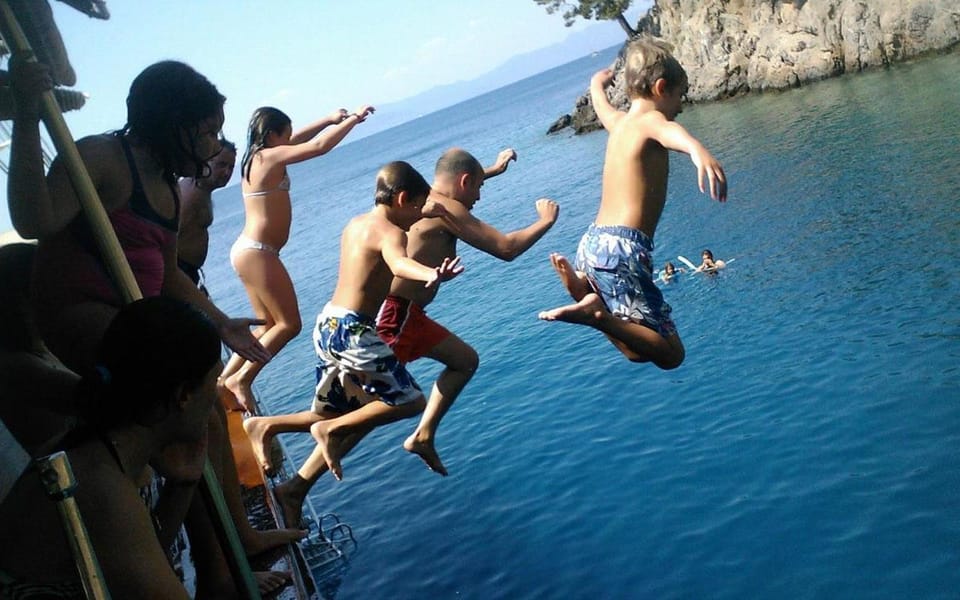 From Alanya, Side: Manavgat River Cruise, Bazaar & Waterfall - Manavgat Waterfall: what to do with your 1-hour window