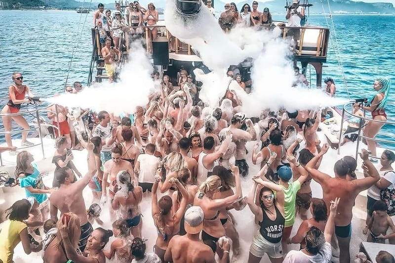 From Antalya/Kemer: All-Inclusive Party Boat with Lunch - Pirate Boat Cruise From Kemer: The Setting That Sets the Tone