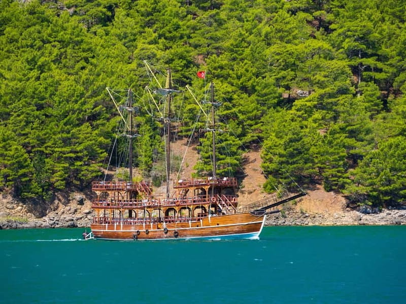 From Belek: Green Canyon Boat Trip with Lunch and Drinks - Lunch With Lake Views: Simple Food, Good Setting