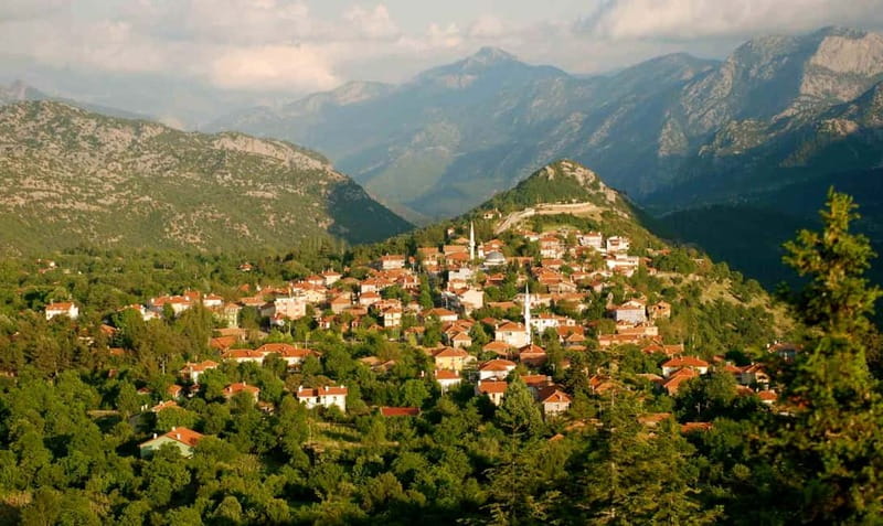 From City of Side: Visit to Ormana Village & Altinbesik Cave - Guide Quality in German and English: What Makes It Click