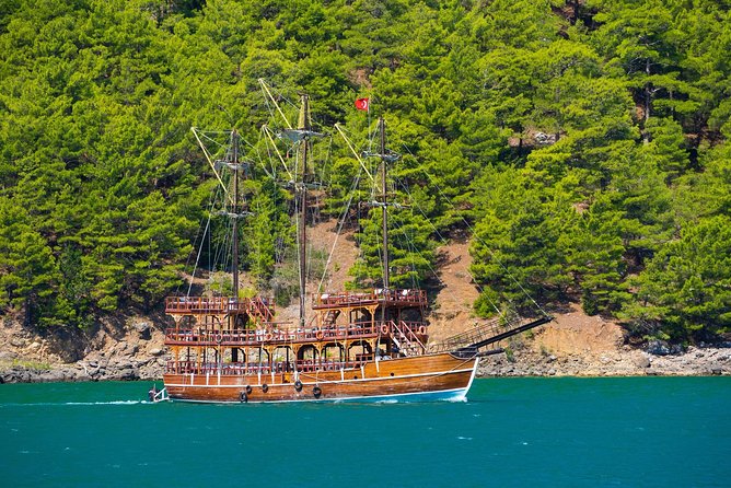 Green Canyon Jeep and Boat Tour with Lunch - Green Lake boat cruise: why being on the water is the point