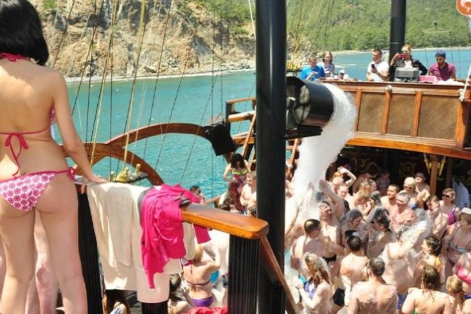 Kemer/Antalya/Belek/Kundu, Exciting Pirate Ship Adventure - Foam Party on the High Seas: The Fun That Drives the Day