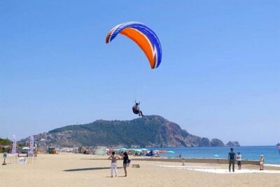 Paragliding Experience at the Peerless Cleopatra Beach - The Briefing and Safety: What the Pilot Tells You Before Takeoff