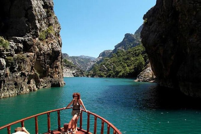 Side-Alanya: 5-Hour BoatTour inGreen Canyon with Lunch SoftDrinks - Lunch on a Mountain Stop: Plentiful, Practical, and Not Always a Food-Magazine Moment