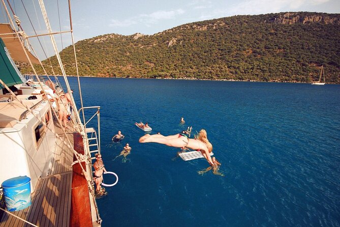 Side Dolphin Island Boat Trip With Lunch And Soft Drinks - Is the Side Dolphin Island Trip Good Value at $25?