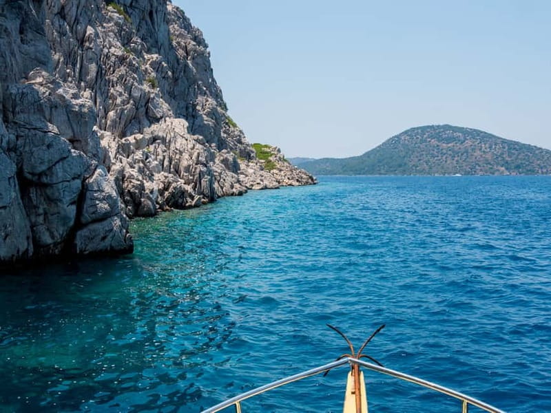 Side: Dolphins Island Cruise with Swimming Stops and Lunch - Crowd Levels and Comfort: The Stuff I’d Plan For