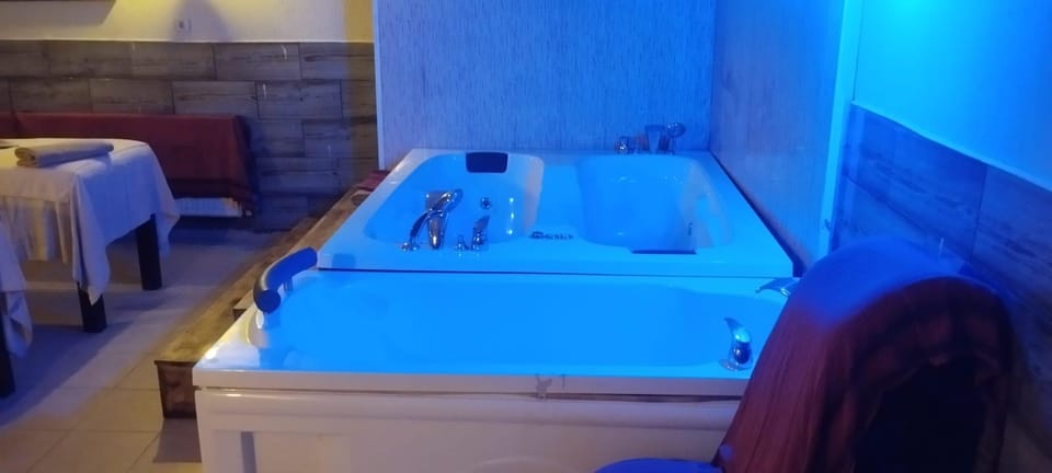 Turkish Bath and Aloevera Massage Dr. Fish with Transfers. - Getting there in Antalya: hotel transfers that simplify the mess